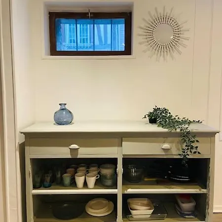Maison Entiere: Les Celestins Apartment *