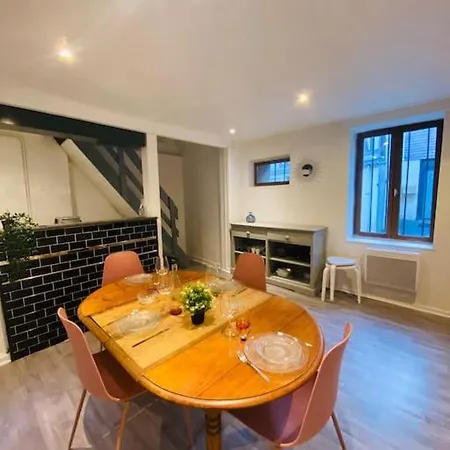 Maison Entiere: Les Celestins